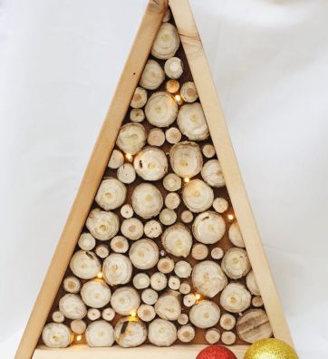 Albero in legno con inserti e luci