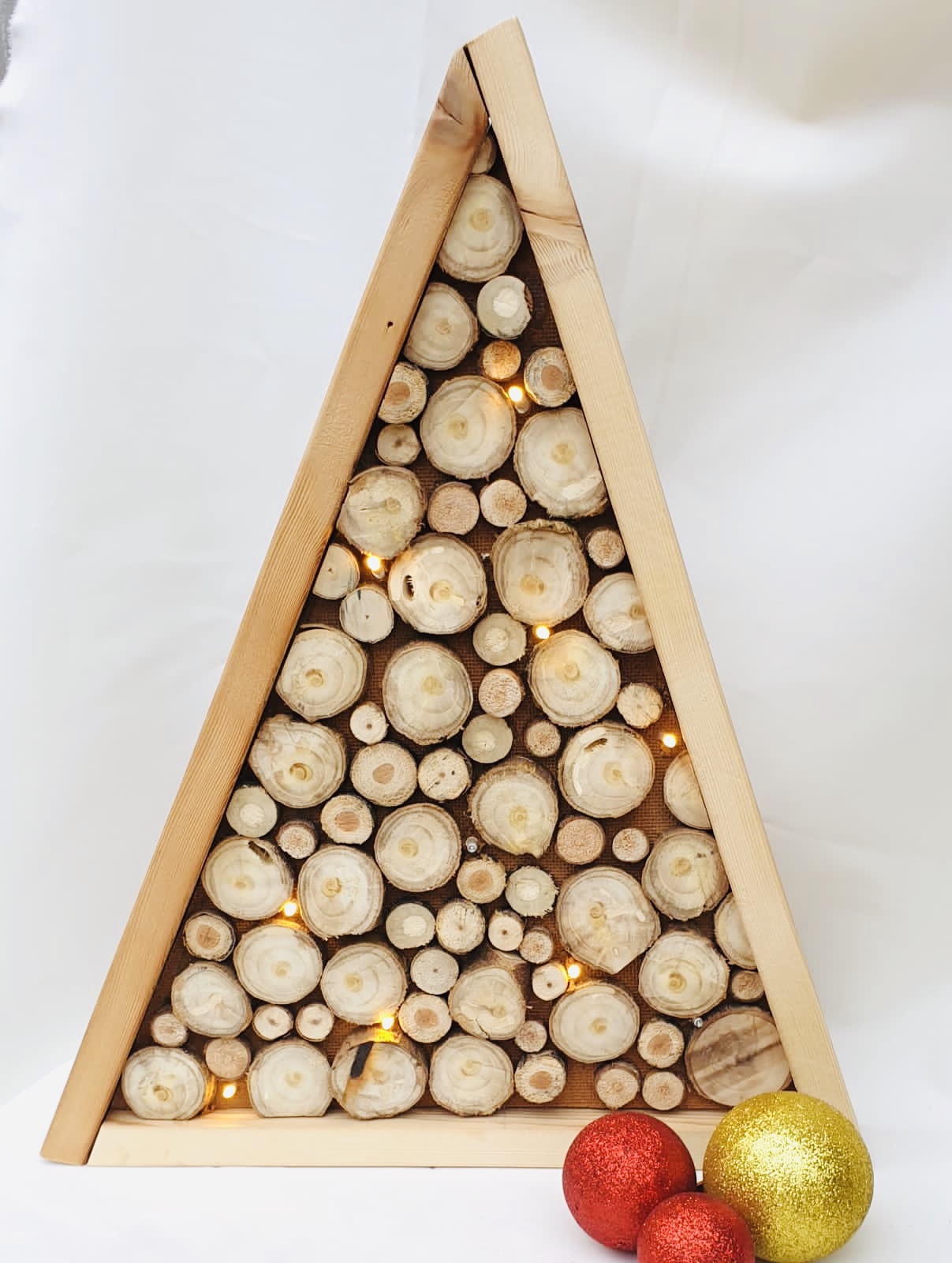 Albero in legno con inserti e luci